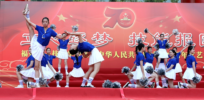 学院举行庆祝新中国成立70周年文艺汇演暨表彰活动(图11)