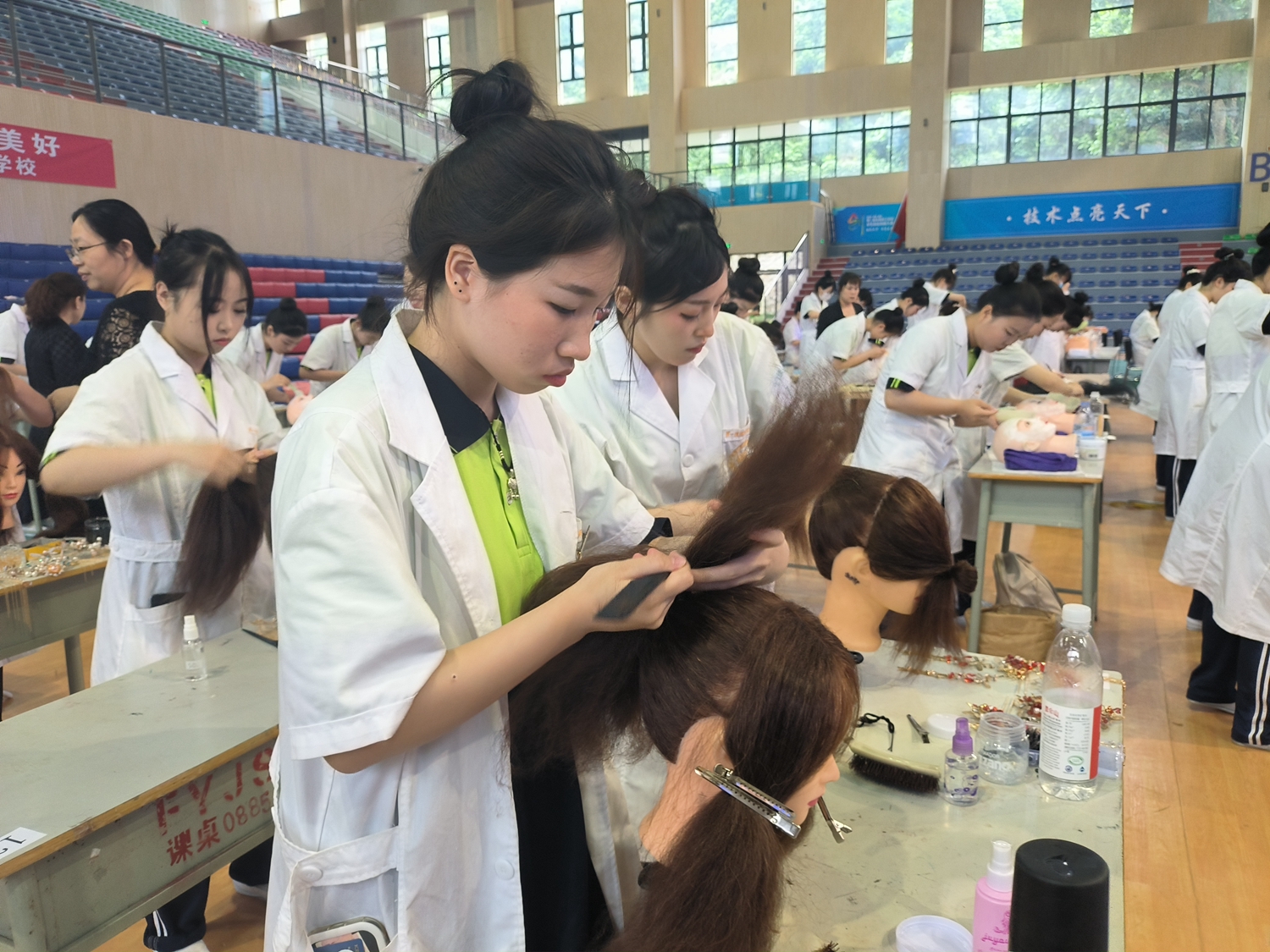 【职业活动周系列报道⑩】一技师院举行美容美妆专业技术竞赛(图5)